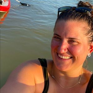 Meet your Posher, Caitlyn